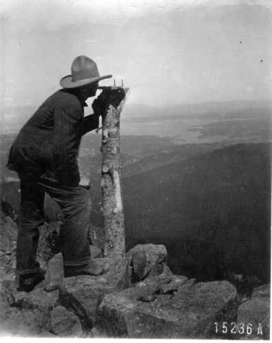 1939 - Big Lake Lookout locating a fire by triangulation on the Apache fire map.